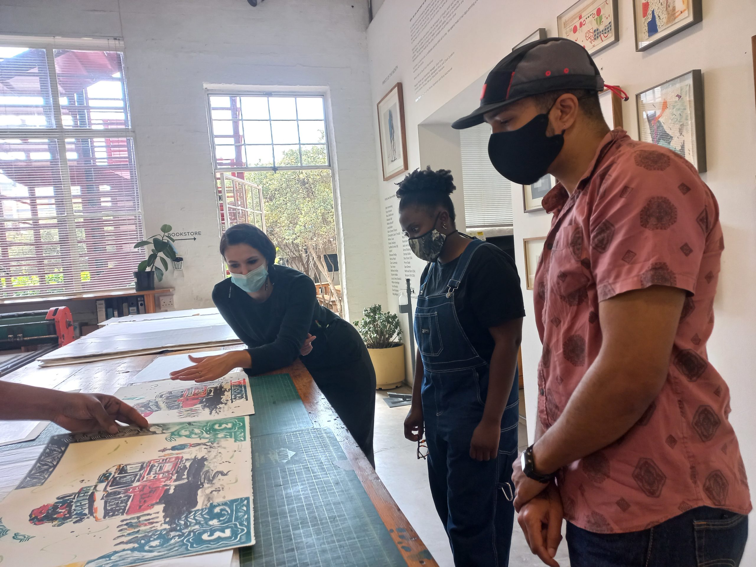 Amé Bell discussing the process of making unique works on paper with Matty Monethi (centre) and Adrian Fortuin (right)